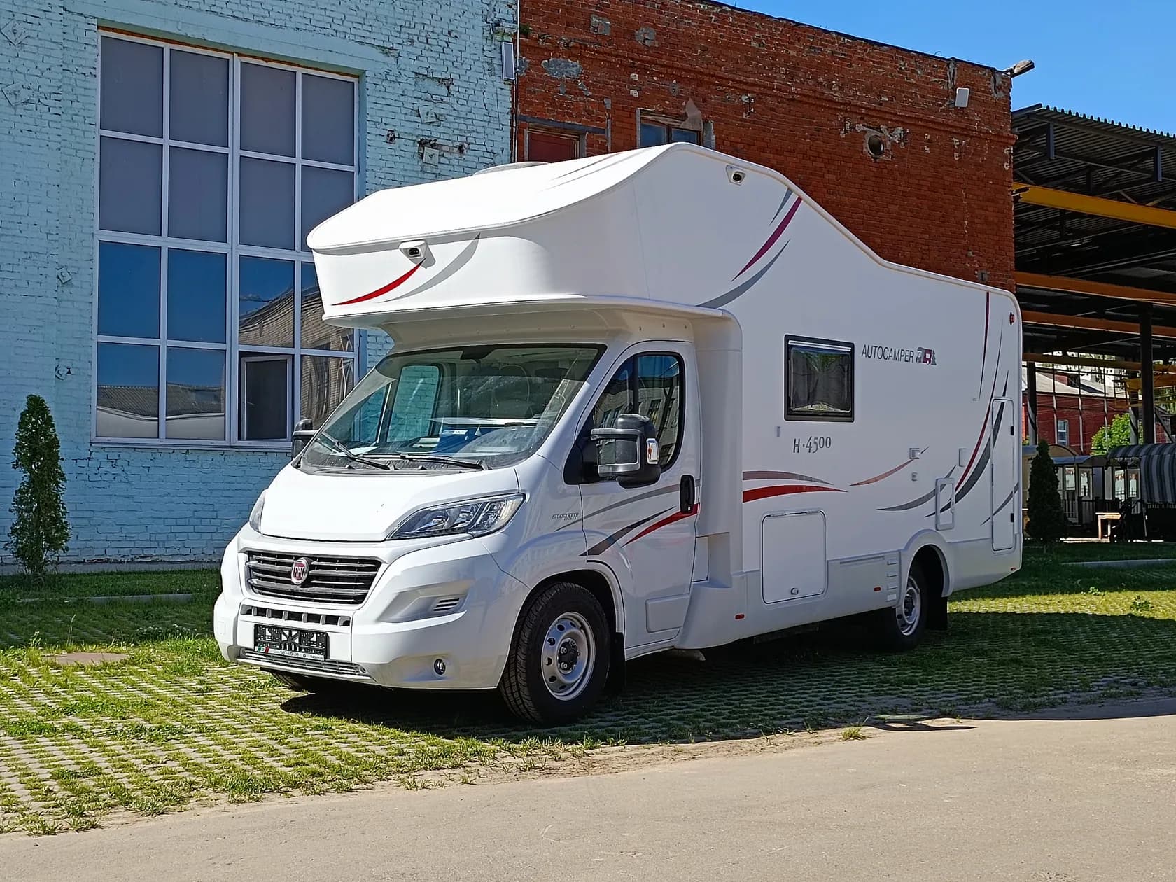 Автодом HELIX 4500 - вид сбоку